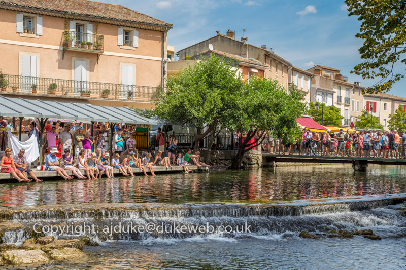 stock Sorgue river flowing through L'Isle-sur-la-Sorgue, Provence, France